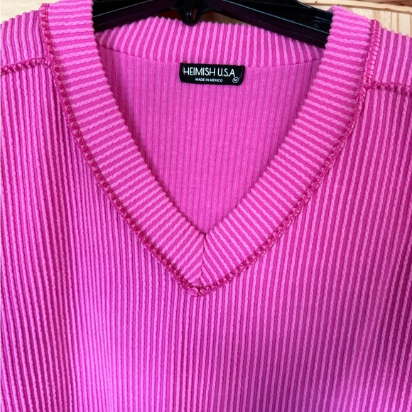 Vibrant Pink Ribbed V-Neck Tee - Picture 2 of 2
